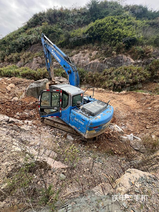 驾驶室顶部（整机外观）