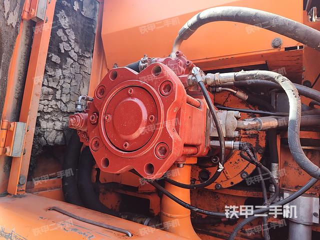 液壓泵艙室正面整體（整機(jī)外觀）