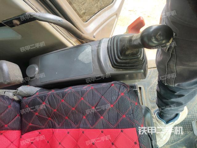 座椅左側(cè)控制臺(tái)/音響/含左手柄（駕駛室部分）