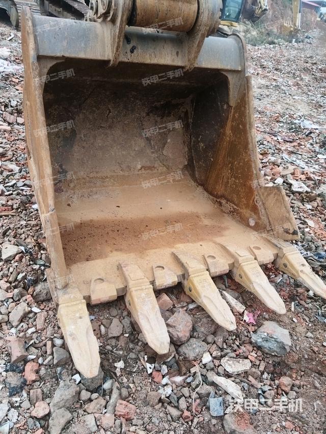 鏟斗45度(工作和回轉(zhuǎn)裝置) 鏟斗45度(工作和回轉(zhuǎn)裝置)