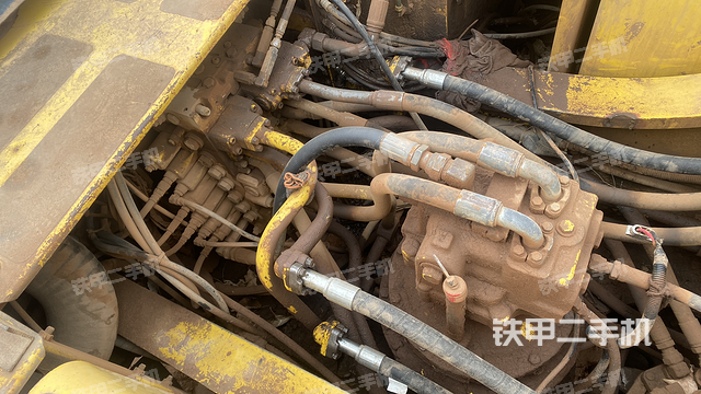 回轉(zhuǎn)馬達(dá)和主控閥（整機外觀）