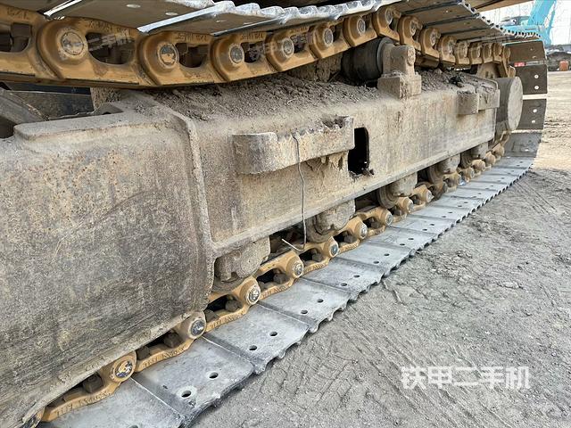 單側(cè)履帶整體(整機外觀) 單側(cè)履帶整體(整機外觀)