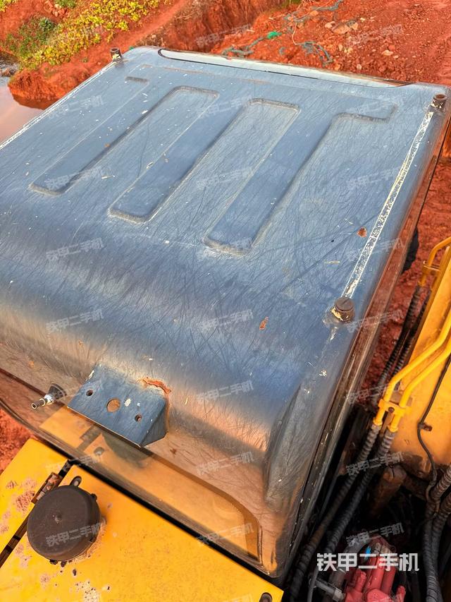 駕駛室頂部（整機外觀）