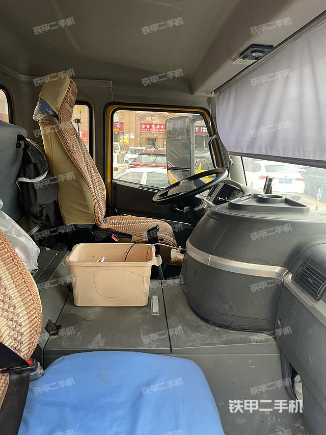 驾驶室操作台（设备外观及核心部件）