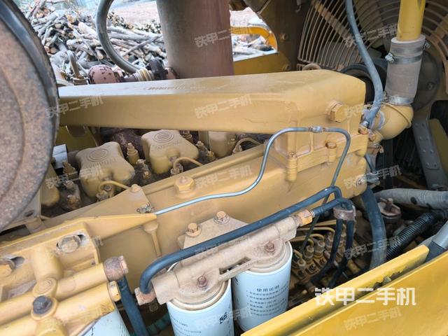 發(fā)動機左側全景（推土機發(fā)動機艙）