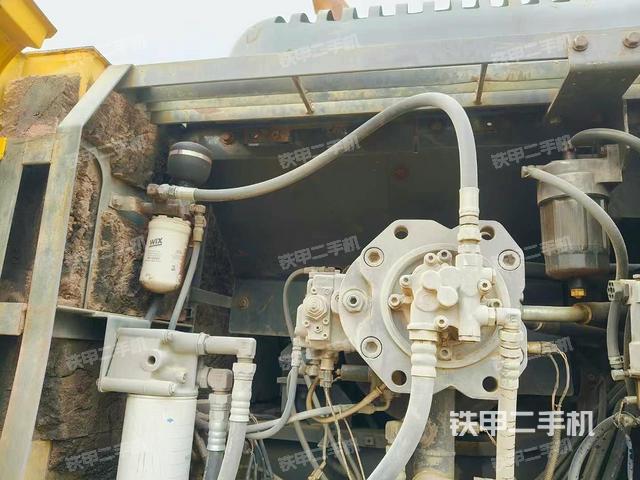 液壓泵艙室正面整體(整機外觀) 液壓泵艙室正面整體(整機外觀)