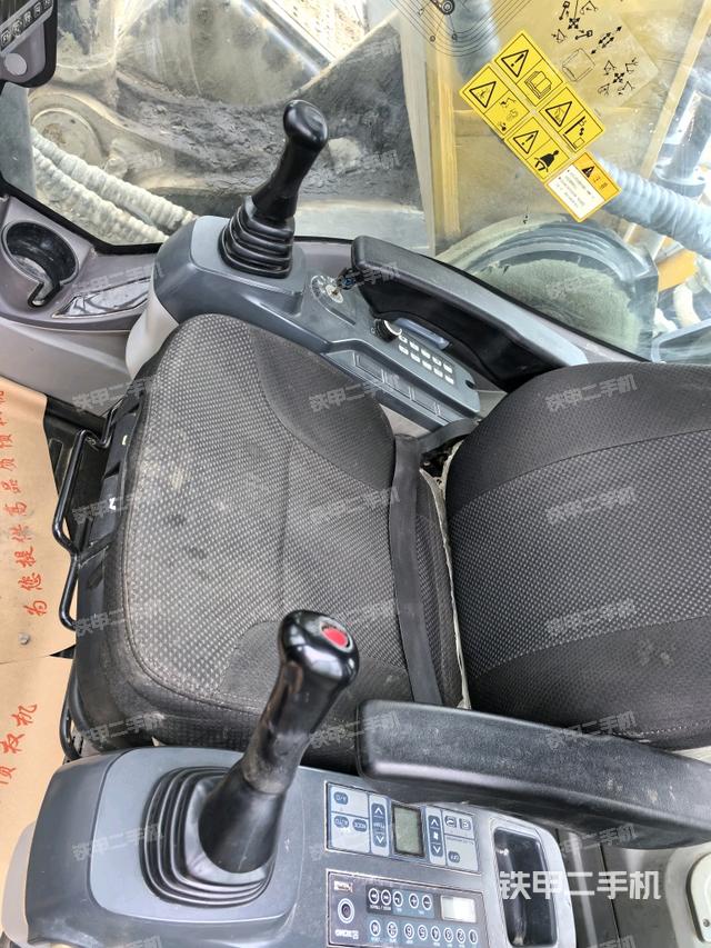 后窗玻璃角標(biāo)（駕駛室部分）