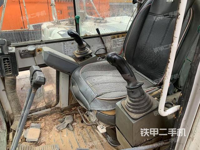 駕駛室整體（整機外觀）