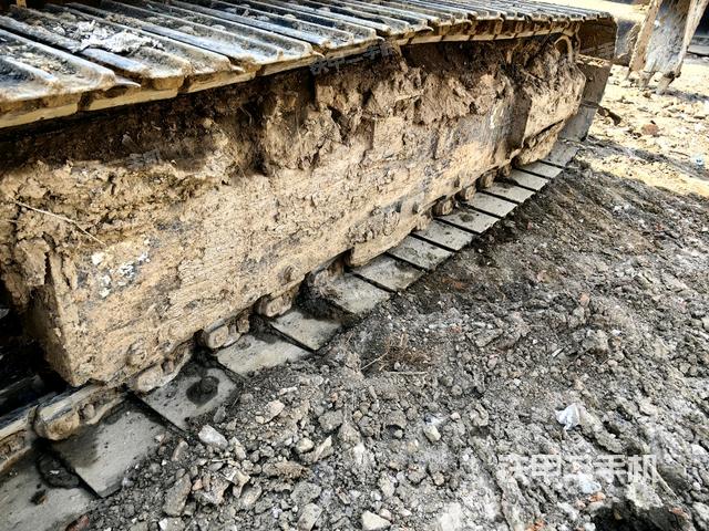 右側(cè)履帶整體?(行走機(jī)構(gòu)) 右側(cè)履帶整體?(行走機(jī)構(gòu))