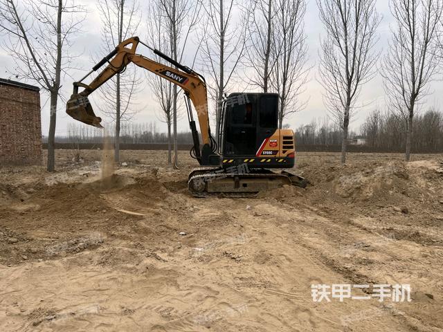 駕駛室整體(整機(jī)外觀) 駕駛室整體(整機(jī)外觀)
