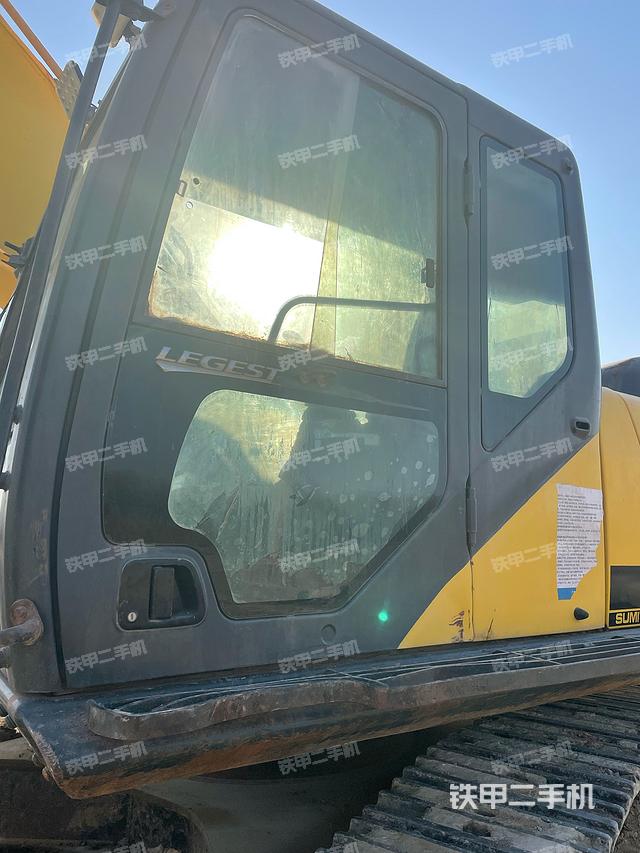 駕駛室整體(整機外觀) 駕駛室整體(整機外觀)