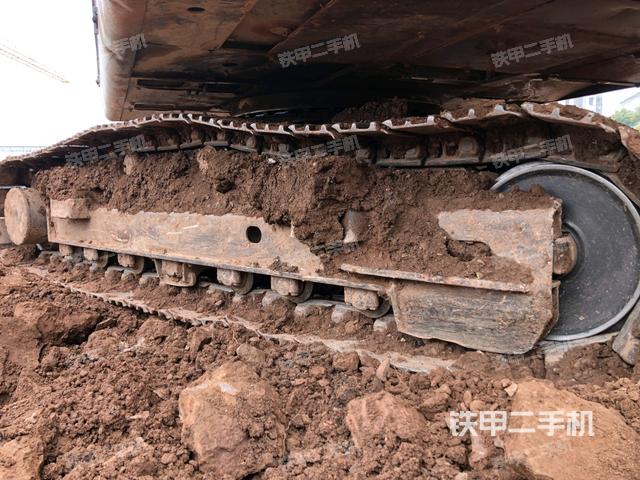 左側(cè)履帶整體?(行走機(jī)構(gòu)) 左側(cè)履帶整體?(行走機(jī)構(gòu))