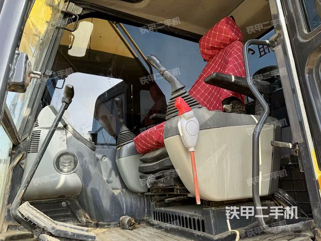 駕駛室整體(整機外觀) 駕駛室整體(整機外觀)