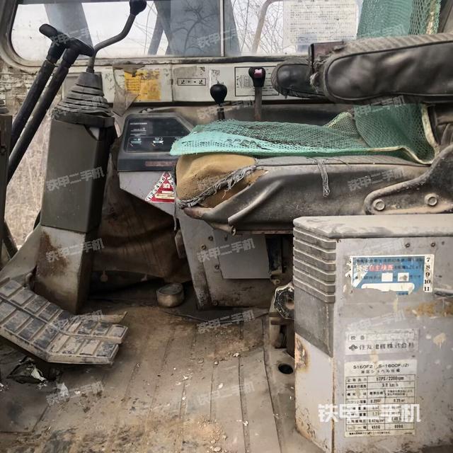 駕駛室整體(整機(jī)外觀) 駕駛室整體(整機(jī)外觀)