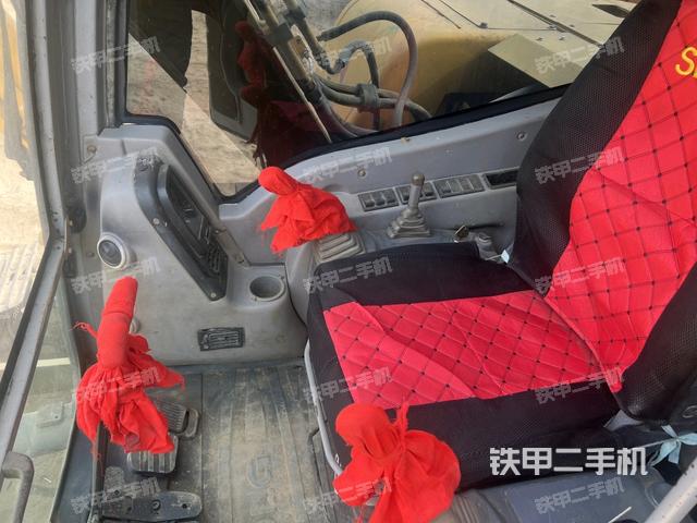 駕駛室頂部(整機外觀) 駕駛室頂部(整機外觀)