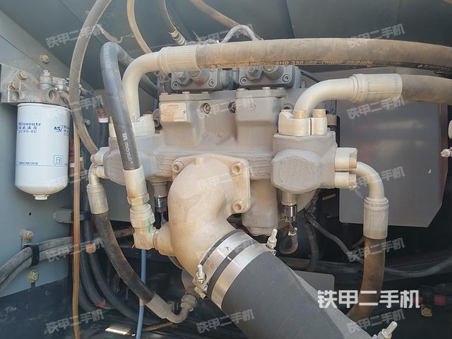 液壓泵艙室正面整體(整機外觀) 液壓泵艙室正面整體(整機外觀)