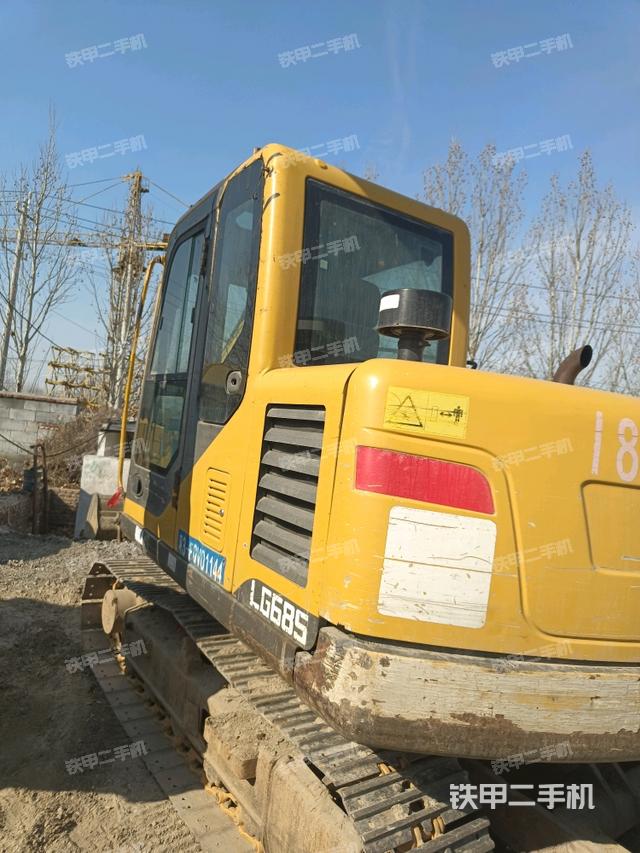 駕駛室頂部(整機外觀) 駕駛室頂部(整機外觀)