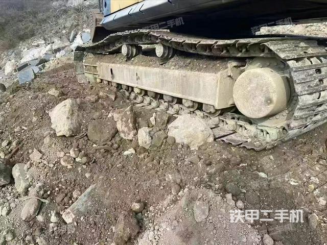 單側(cè)履帶整體(整機外觀) 單側(cè)履帶整體(整機外觀)