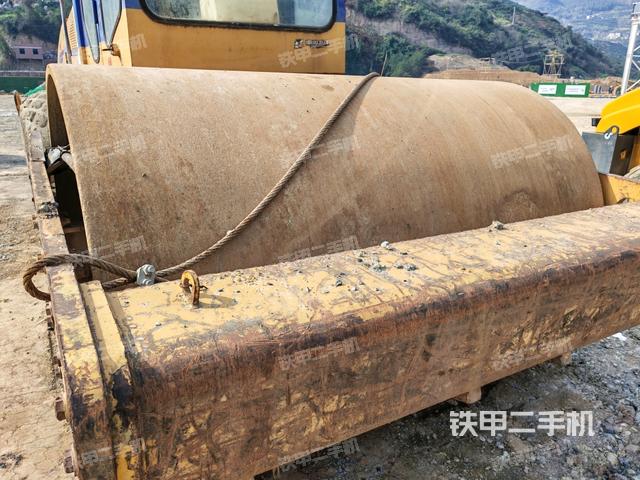 前車架正左側(cè)（壓路機(jī)前后車架）