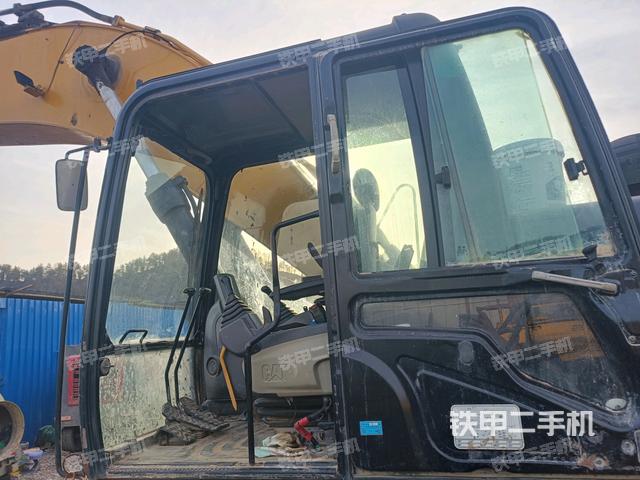 右側(cè)玻璃角標(駕駛室部分) 右側(cè)玻璃角標(駕駛室部分)