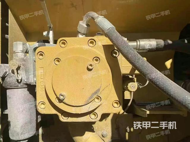 液壓泵艙室正面整體(整機外觀) 液壓泵艙室正面整體(整機外觀)