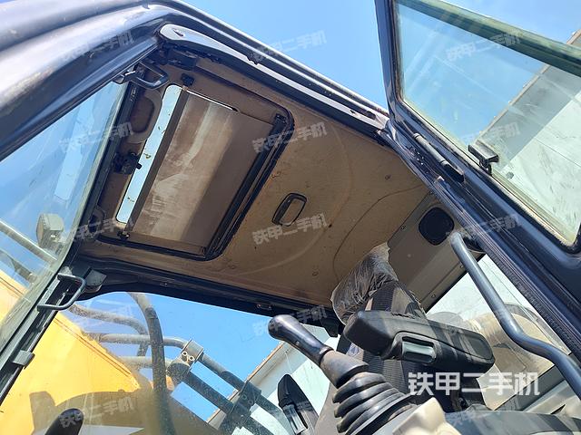 驾驶室顶部（整机外观）