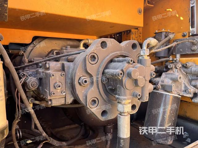 液壓泵艙室正面整體（整機(jī)外觀）