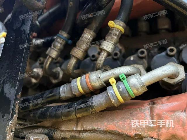 回轉(zhuǎn)馬達(dá)和主控閥（整機(jī)外觀）