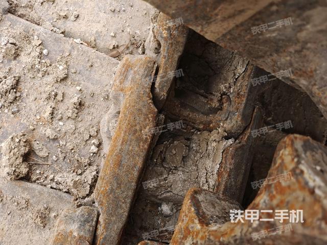 右驅(qū)動輪（行走機構(gòu)）