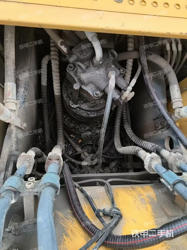 回转马达和主控阀（整机外观）