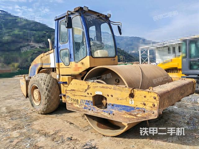 右前45°（壓路機(jī)整機(jī)外觀）