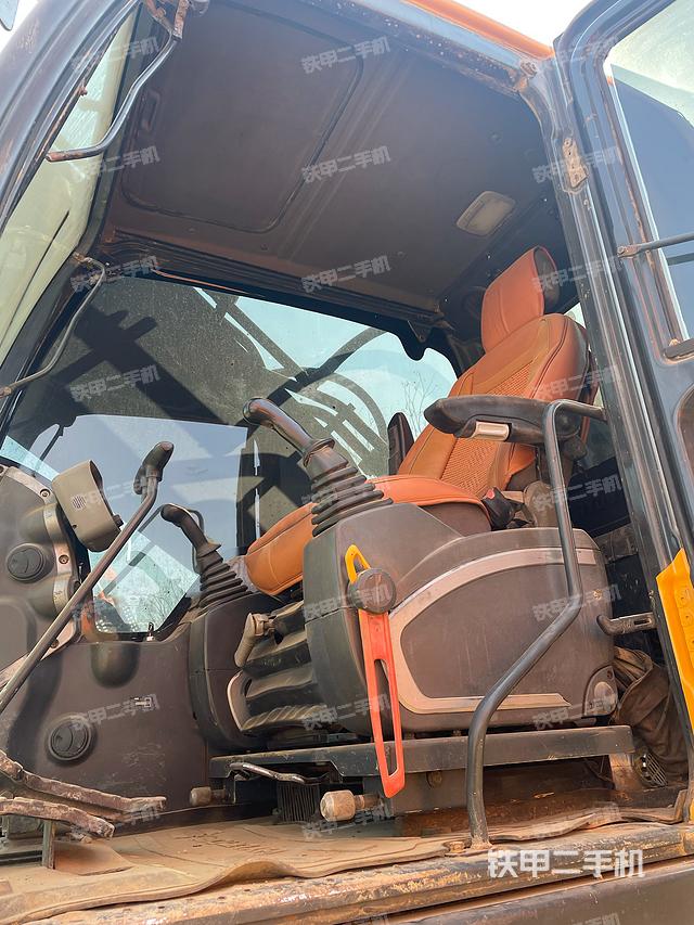 驾驶室整体（整机外观）