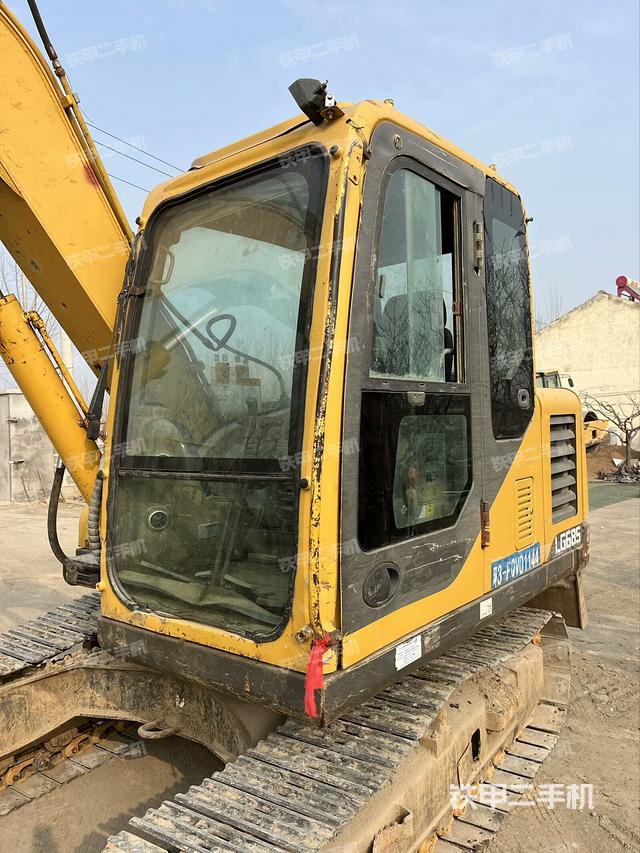 駕駛室整體(整機外觀) 駕駛室整體(整機外觀)