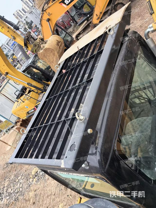 驾驶室顶部（整机外观）