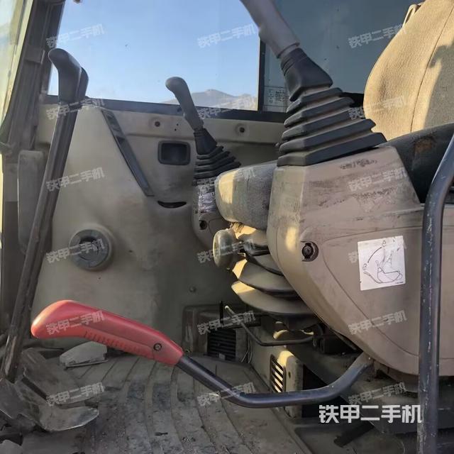 駕駛室整體（整機外觀）