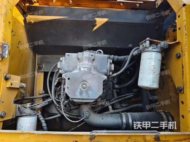 液壓泵艙室正面整體（整機(jī)外觀）