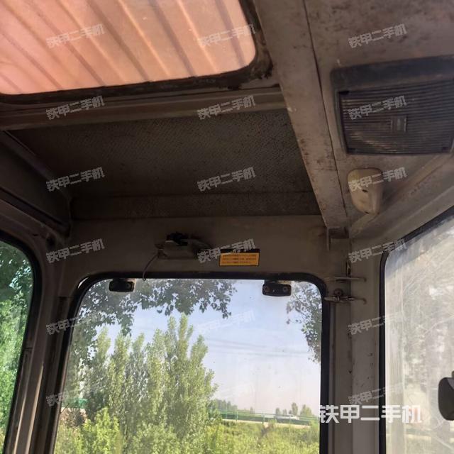 駕駛室頂部(整機外觀) 駕駛室頂部(整機外觀)