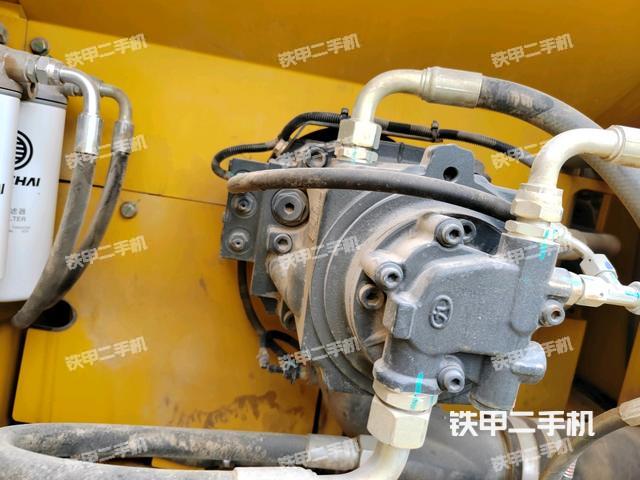 液压泵舱室正面整体（整机外观）