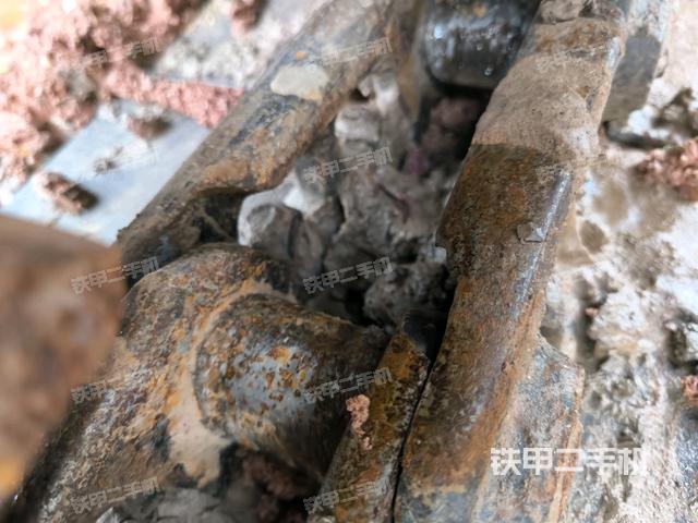 左導(dǎo)向輪（行走機(jī)構(gòu)）