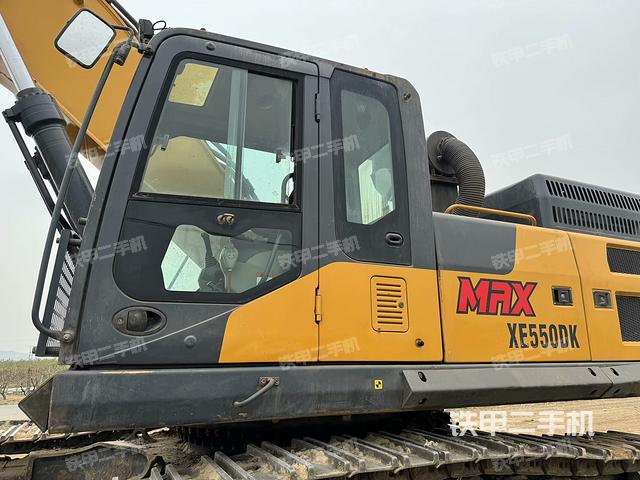 駕駛室整體（整機(jī)外觀）