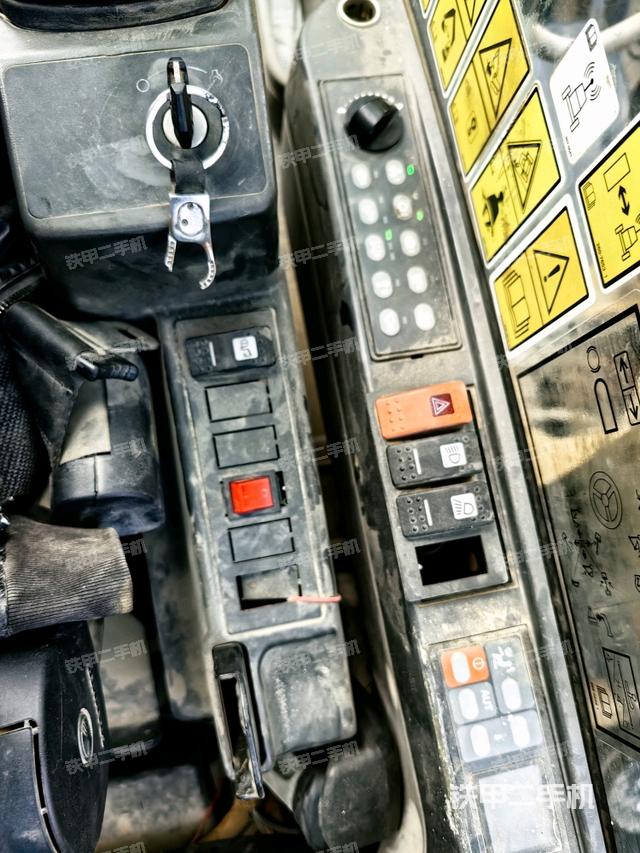 座椅左側控制臺/音響/含左手柄（駕駛室部分）