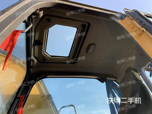 駕駛室頂部(整機(jī)外觀) 駕駛室頂部(整機(jī)外觀)