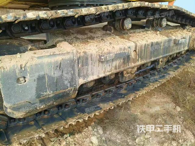 單側(cè)履帶整體(整機(jī)外觀) 單側(cè)履帶整體(整機(jī)外觀)