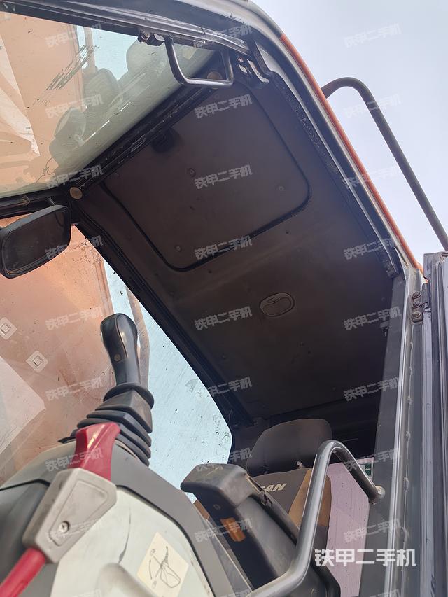 驾驶室顶部（整机外观）