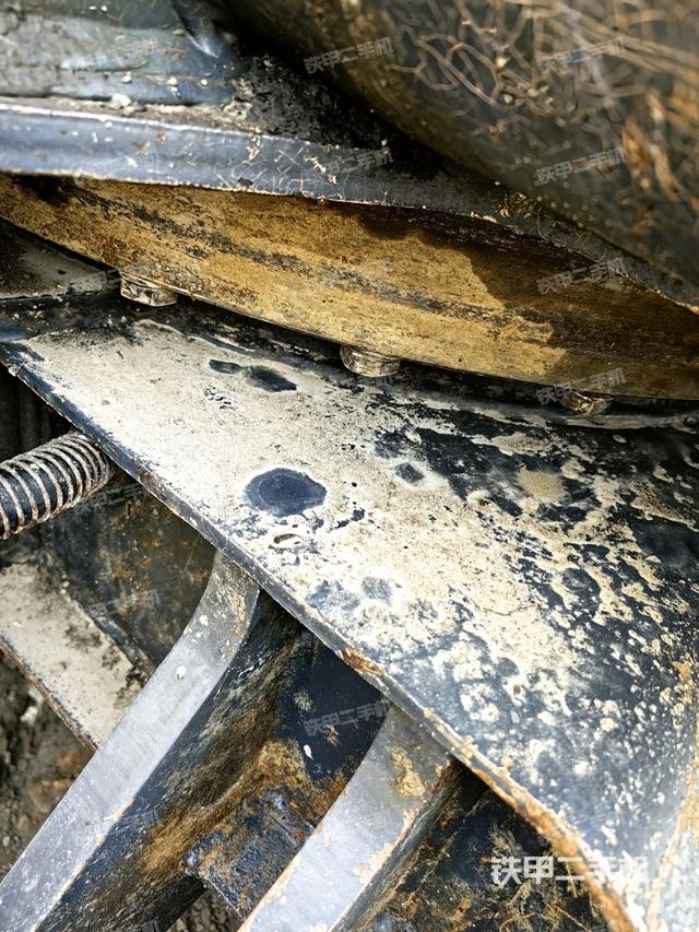 轉(zhuǎn)盤和下車架正前(工作和回轉(zhuǎn)裝置) 轉(zhuǎn)盤和下車架正前(工作和回轉(zhuǎn)裝置)