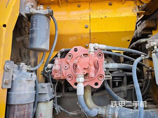 液壓泵艙室正面整體(整機(jī)外觀) 液壓泵艙室正面整體(整機(jī)外觀)