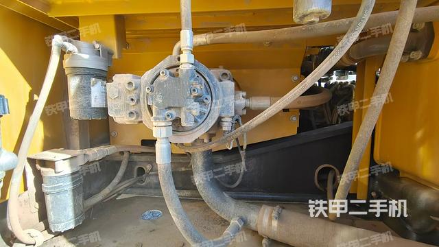 液壓泵艙室正面整體(整機外觀) 液壓泵艙室正面整體(整機外觀)