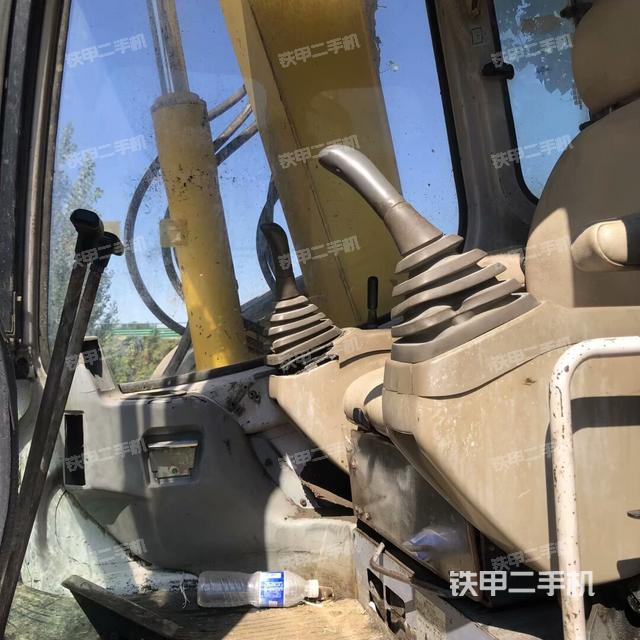 駕駛室整體（整機(jī)外觀）