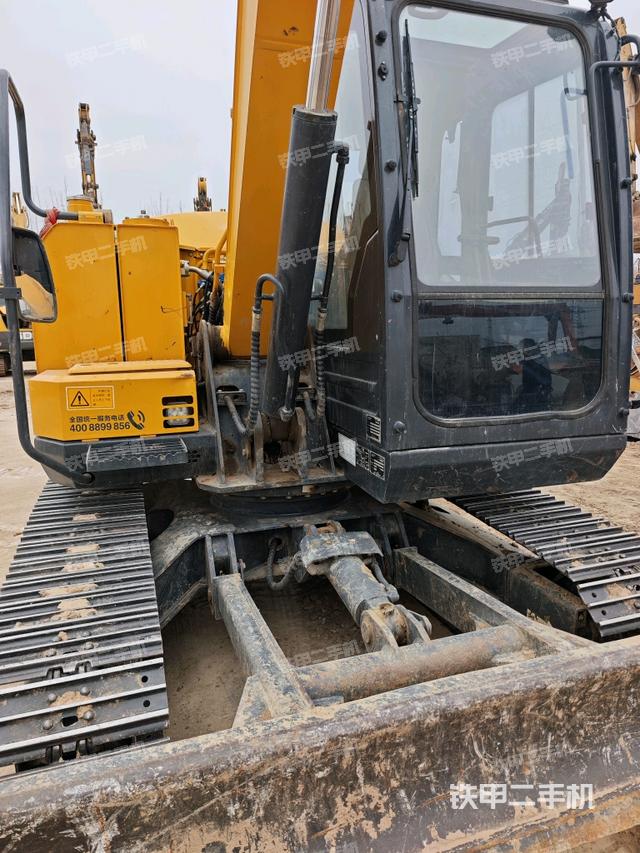 駕駛室頂部(整機外觀) 駕駛室頂部(整機外觀)