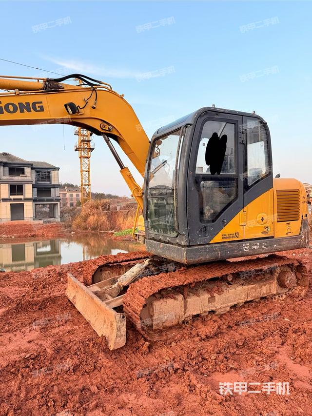 駕駛室整體（整機外觀）